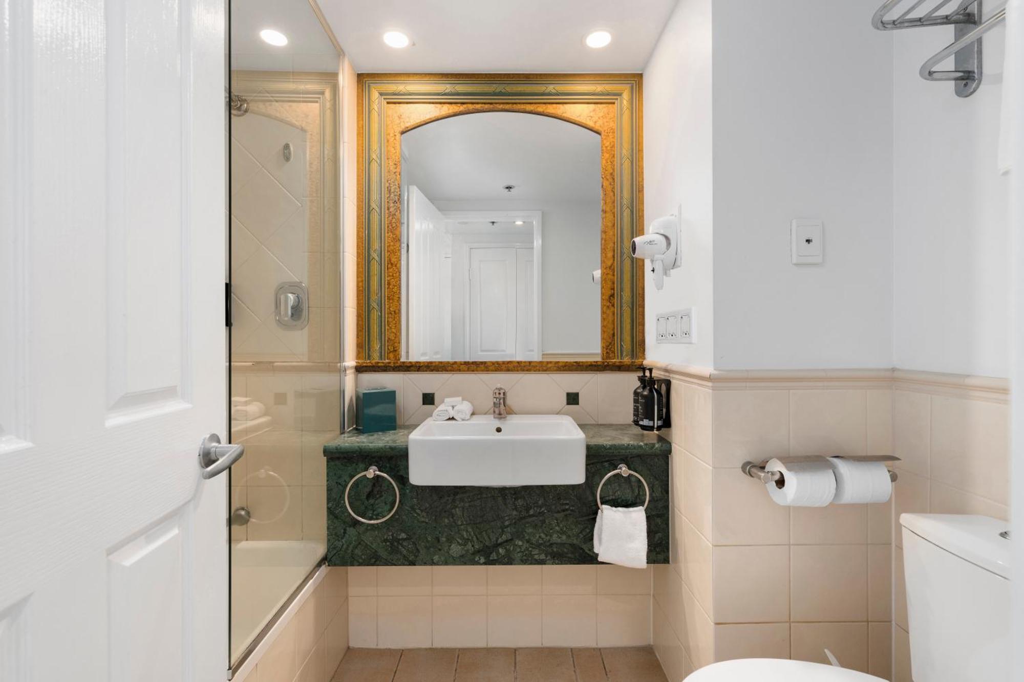 גולד קוסט Legends Surfers Paradise Mid Week Madness Deal - Q Stay מראה חיצוני תמונה