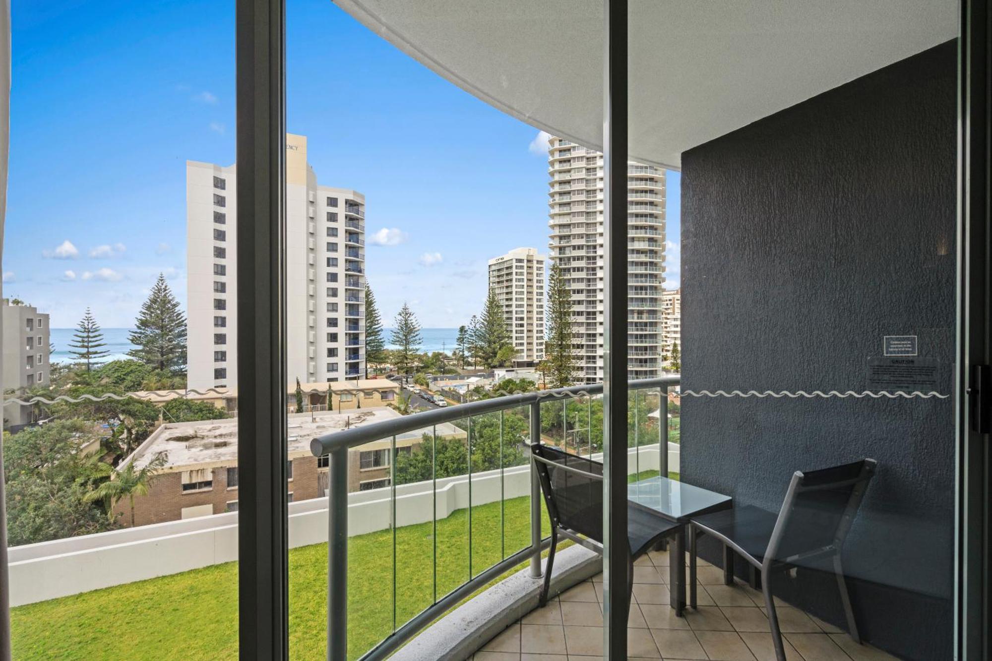 גולד קוסט Legends Surfers Paradise Mid Week Madness Deal - Q Stay מראה חיצוני תמונה